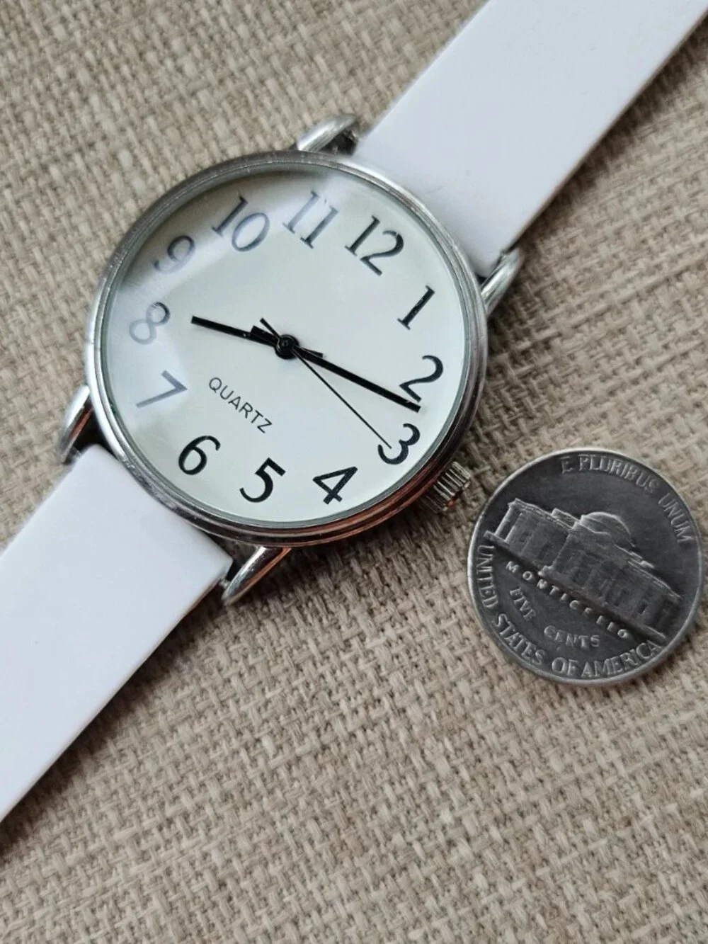 Advance Wristwatch White Face Silver Tone Case White Rubber Strap Analog Watch